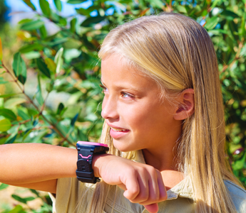 Xplora smartwatch with GPS gives peace of mind this summer ☀️