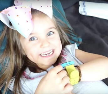 Watch the adorable Sienna from Fizz family unbox her XPLORA